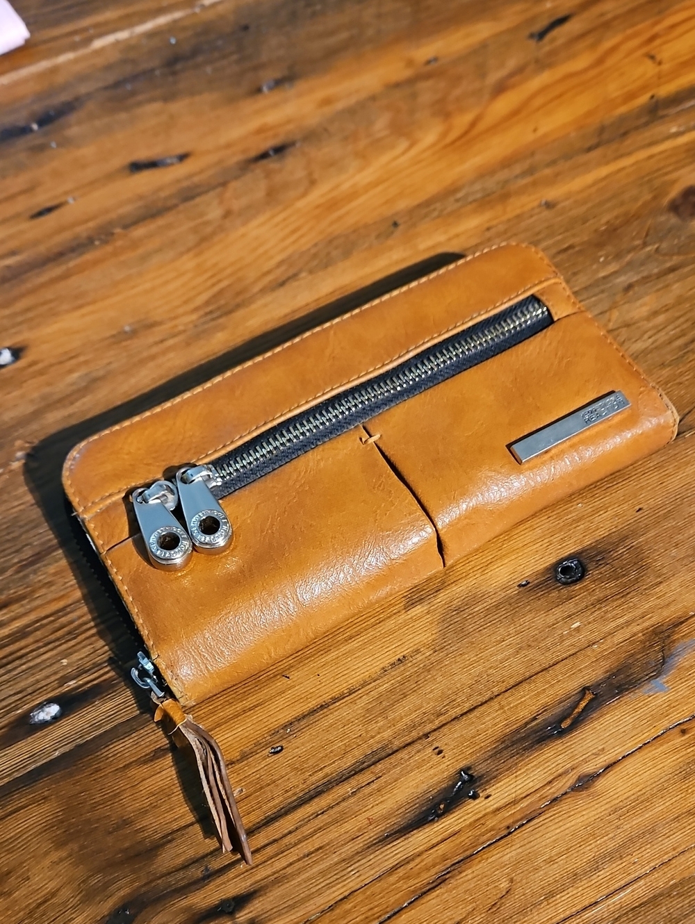 Kenneth Cole Reaction Leather Zip Wallet - Tan